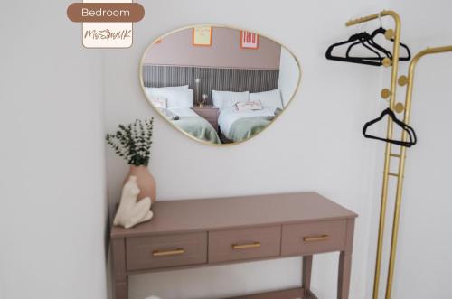 Modern City-Centre Home | Sleeps 12 | Free Parking photo 41