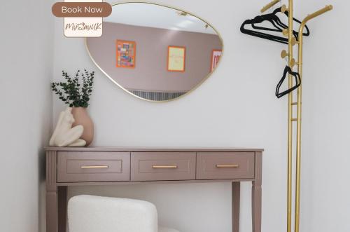 Modern City-Centre Home | Sleeps 12 | Free Parking photo 16