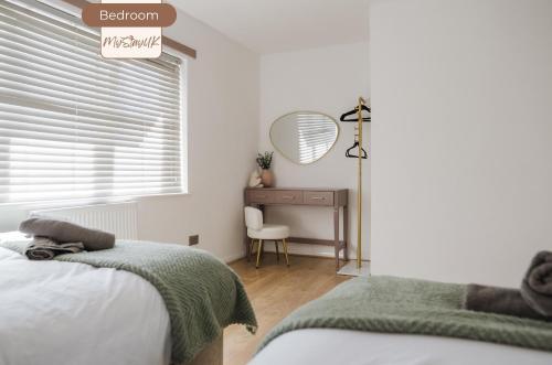 Modern City-Centre Home | Sleeps 12 | Free Parking photo 15