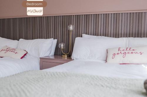 Modern City-Centre Home | Sleeps 12 | Free Parking photo 17