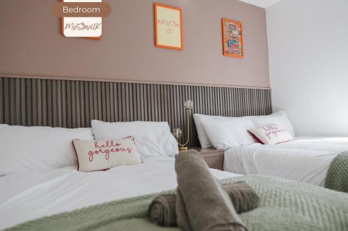 Modern City-Centre Home | Sleeps 12 | Free Parking photo 14