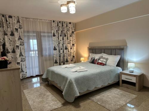 Postel nebo postele na pokoji v ubytování Geany Apartament Ultracentral