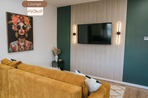 Modern City-Centre Home | Sleeps 12 | Free Parking photo 8