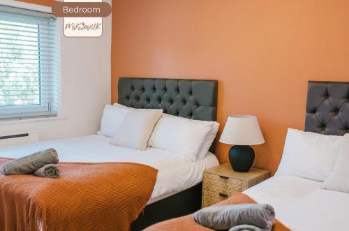 Modern City-Centre Home | Sleeps 12 | Free Parking photo 25