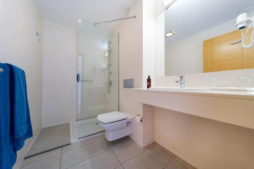 Koupelna v ubytování Servatur Alameda de Jandía