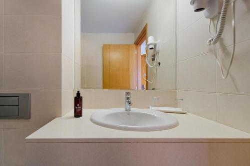 Koupelna v ubytování Servatur Alameda de Jandía