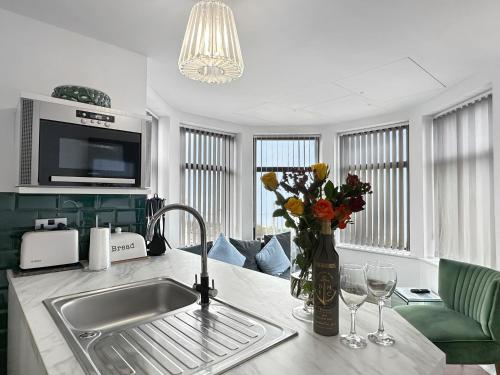 Kuchyň nebo kuchyňský kout v ubytování Granada Apartments Berkeley