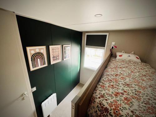 Postel nebo postele na pokoji v ubytování Mobilhome Cosy bord de mer