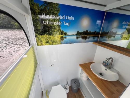 Φωτογραφία από το άλμπουμ του Hausboot Rollyboot Evolution 2 σε Joachimsthal