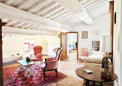 a living room with a couch and a table at Chiantivillas Poggio a Vento in Badia A Passignano