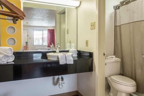 Koupelna v ubytování Motel 6-Mesquite, TX - Rodeo - Convention Ctr
