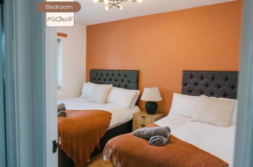 Modern City-Centre Home | Sleeps 12 | Free Parking photo 20