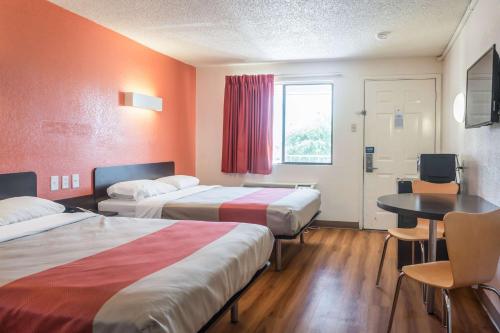 Postel nebo postele na pokoji v ubytování Motel 6-Mesquite, TX - Rodeo - Convention Ctr