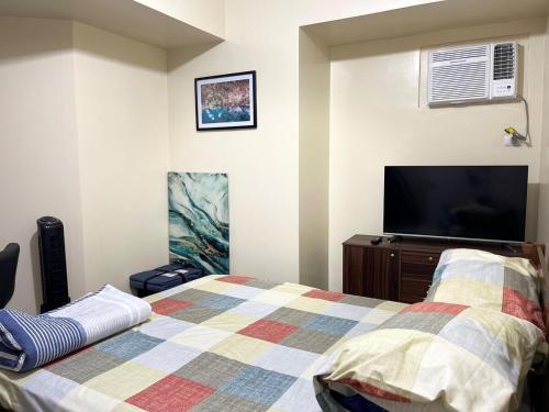 Postel nebo postele na pokoji v ubytování Staycation and WFH with Netflix and WiFi and Pool for up to 4 guests