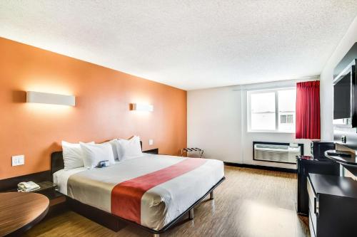 Postel nebo postele na pokoji v ubytování Motel 6-Carson, CA