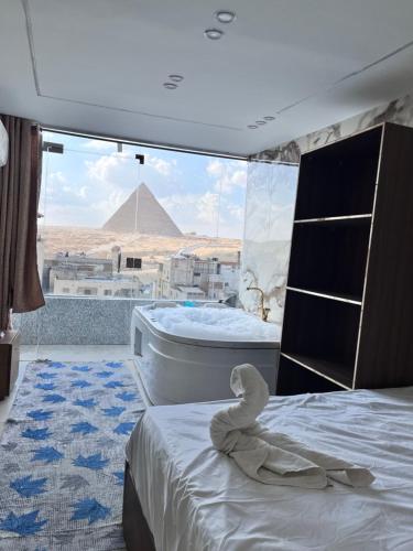 En eller flere senge i et værelse på Middle East pyramids veiw & spa