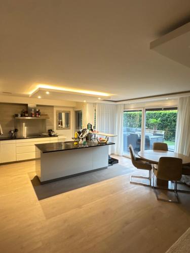 Η κουζίνα ή μικρή κουζίνα στο Lux Riviera