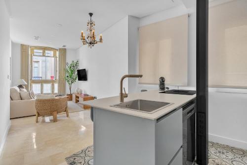 Lovely apartment & balcony by ELE Apartments