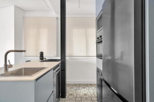 Lovely apartment & balcony by ELE Apartments