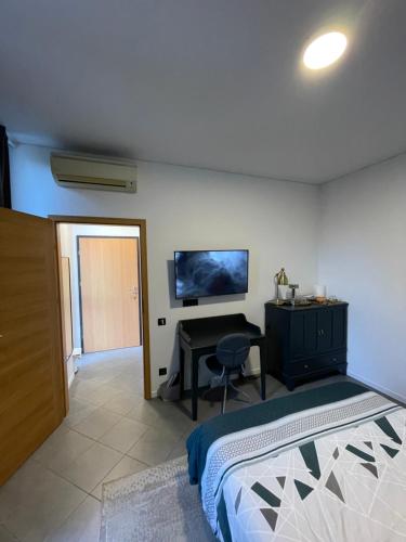 Park Apartment TV 또는 엔터테인먼트 센터