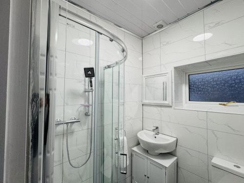 Koupelna v ubytování 2BR Home Cozy & Comfortable Stay in Accrington