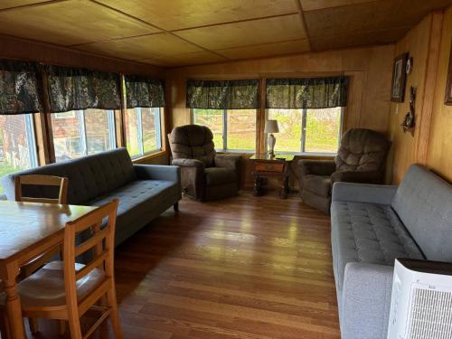 Ein Sitzbereich in der Unterkunft The Lookout- Renovations and upgrades coming