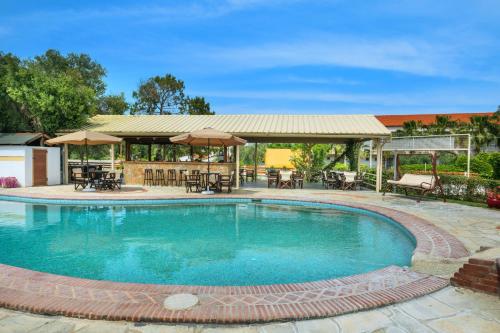 Bazén v ubytování Serenity Garden house 2 nebo v jeho okolí