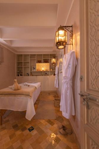 a bedroom with two beds and a kitchen at Riad Les Hirondelles Boutique Hotel and Spa in Marrakesh