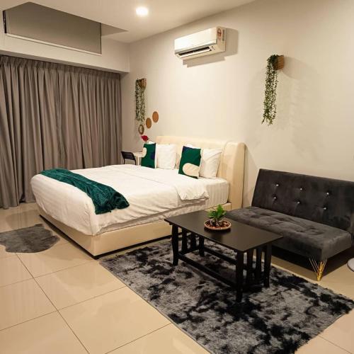 Postel nebo postele na pokoji v ubytování Cozy Haven Queen Studio Free Private Parking Netflix