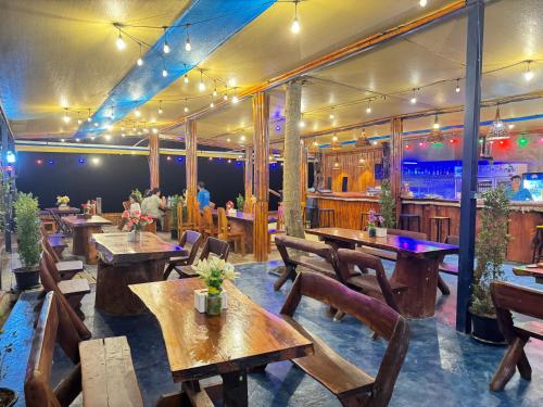 Restaurace v ubytování Lanta Island Resort