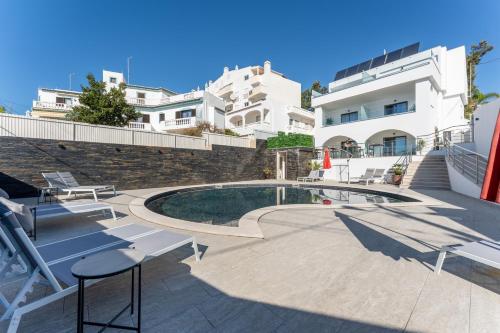 Malpique heated pool & Jacuzzi Guest House