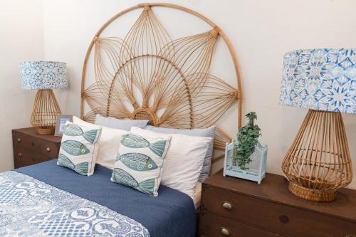 Blue Nest 3BdR Apartment with parking spaceにあるベッド