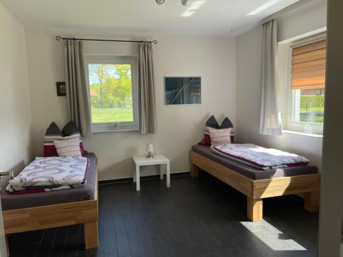 Un pat sau paturi într-o cameră la Ferienhaus Willmann