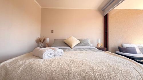 Postel nebo postele na pokoji v ubytování Moderno y exclusivo depto con vista a la laguna grande