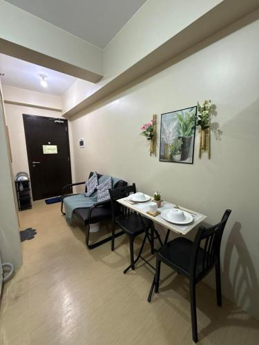 Χώρος καθιστικού στο Skyes Cozy & Warm Studio-Avida Towers Aspira