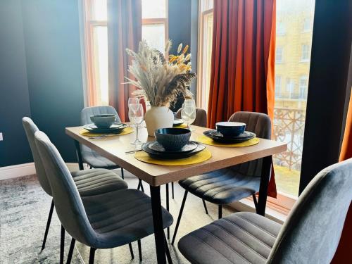 3 bedroom High Ceiling Flat with Seaview photo 8