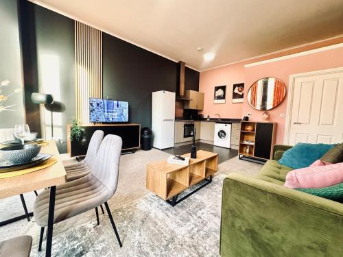 3 bedroom High Ceiling Flat with Seaview photo 7