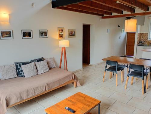 a living room with a couch and a table at Casa con vista al Piltri in El Bolsón