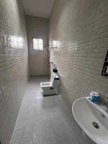 Ένα μπάνιο στο ES Apartments