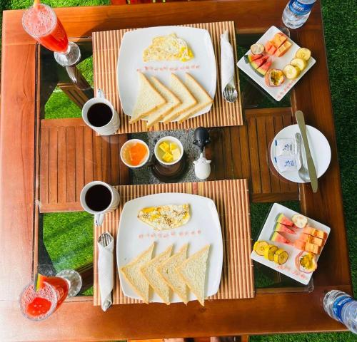 Comida en o cerca de este hotel