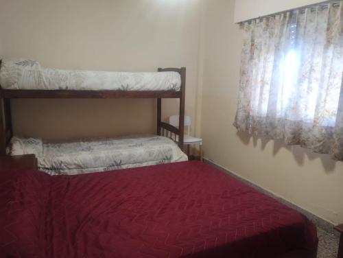 a bedroom with two bunk beds and a window at Departamento 6 personas con vista al mar in Mar de Ajó