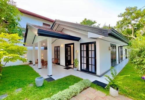 Το κτήριο όπου στεγάζεται  η βίλα