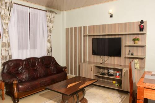 Μια τηλεόραση ή/και κέντρο ψυχαγωγίας στο Pendo Furnished Apartments