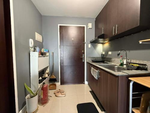 Kuchyň nebo kuchyňský kout v ubytování Staycation in Buli Muntinlupa