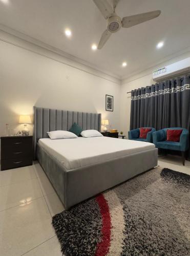 Cozy & Peaceful Rooms Near Lyallpur Galleria