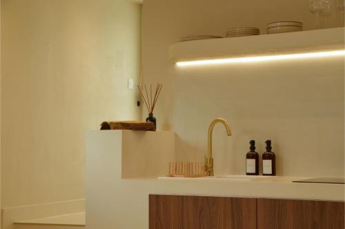 Photo de la galerie de l'établissement Casa Cinta - Sanctuaire Balinais avec Baignoire Balnéo et Cinéma Privé, à Croix