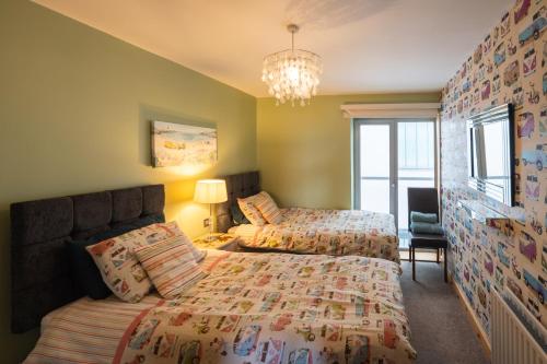 Postel nebo postele na pokoji v ubytování Blue Pool View