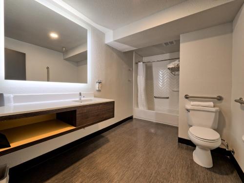 Koupelna v ubytování Candlewood Suites Tacoma Mall by IHG