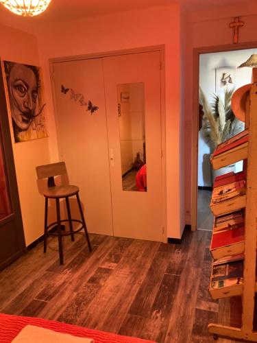 Ένα ή περισσότερα κρεβάτια σε δωμάτιο στο Les Palmiers Très beau T2 vue mer 2mn de la plage150m