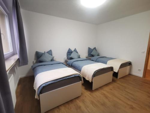 Postel nebo postele na pokoji v ubytování Home 18 - Monteurwohnung für 8 Personen